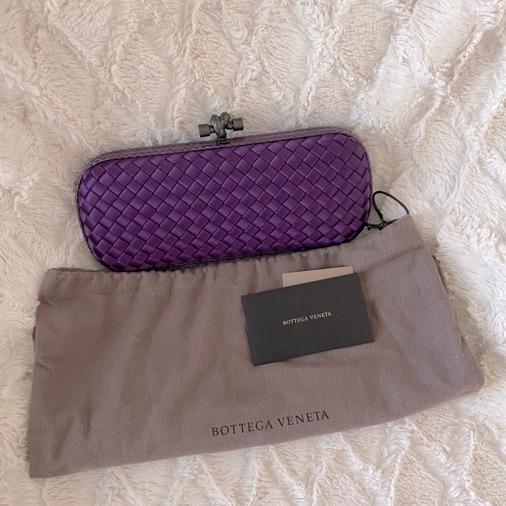Bottega Veneta stretch knot clutch in purple